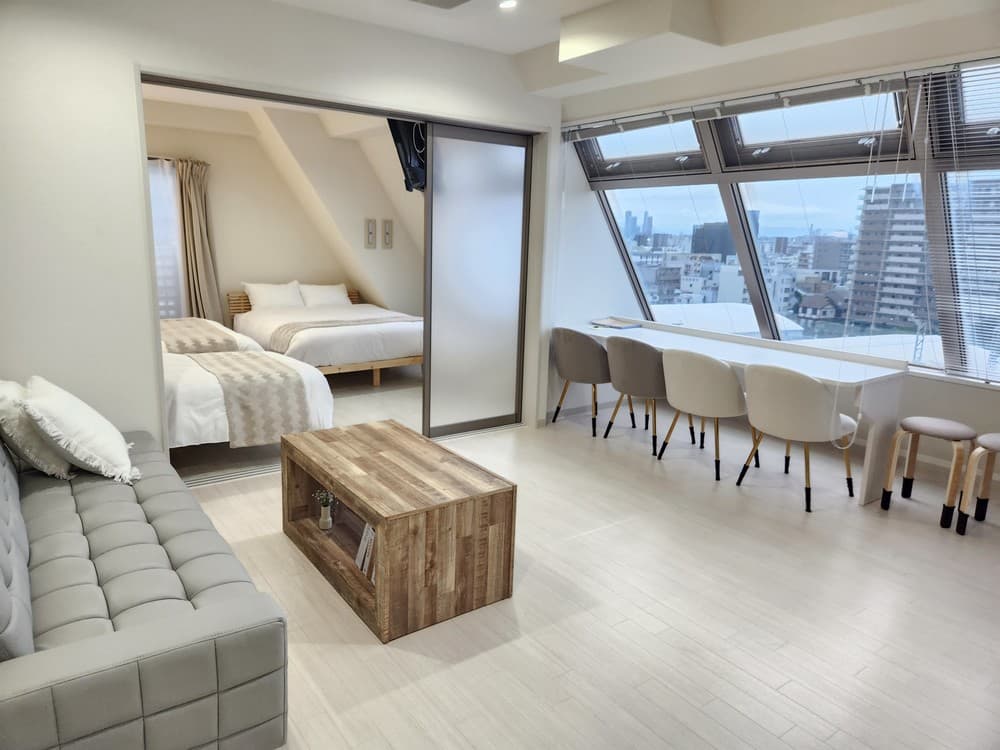1002 suite familyRoom 9